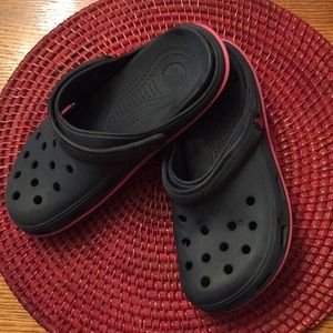 Black w/pink trim Crocs